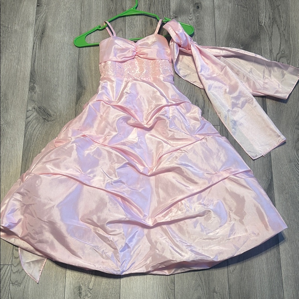 Elegant Pink Strapless Dress with Bow